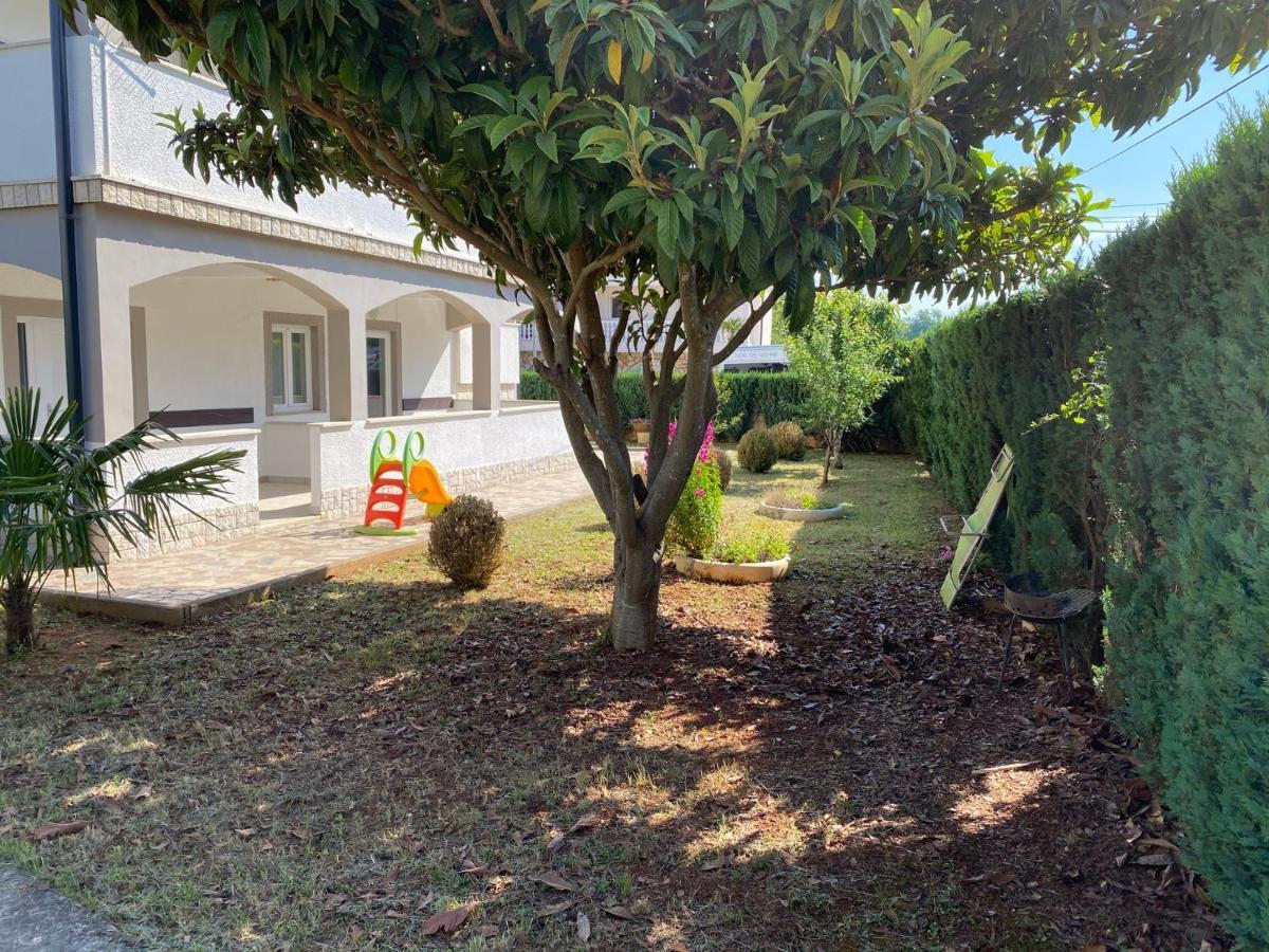 Apartments & Zimmer Jasmine Funtana Exterior photo