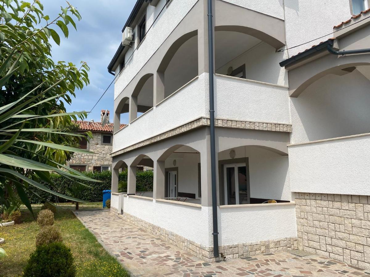 Apartments & Zimmer Jasmine Funtana Exterior photo